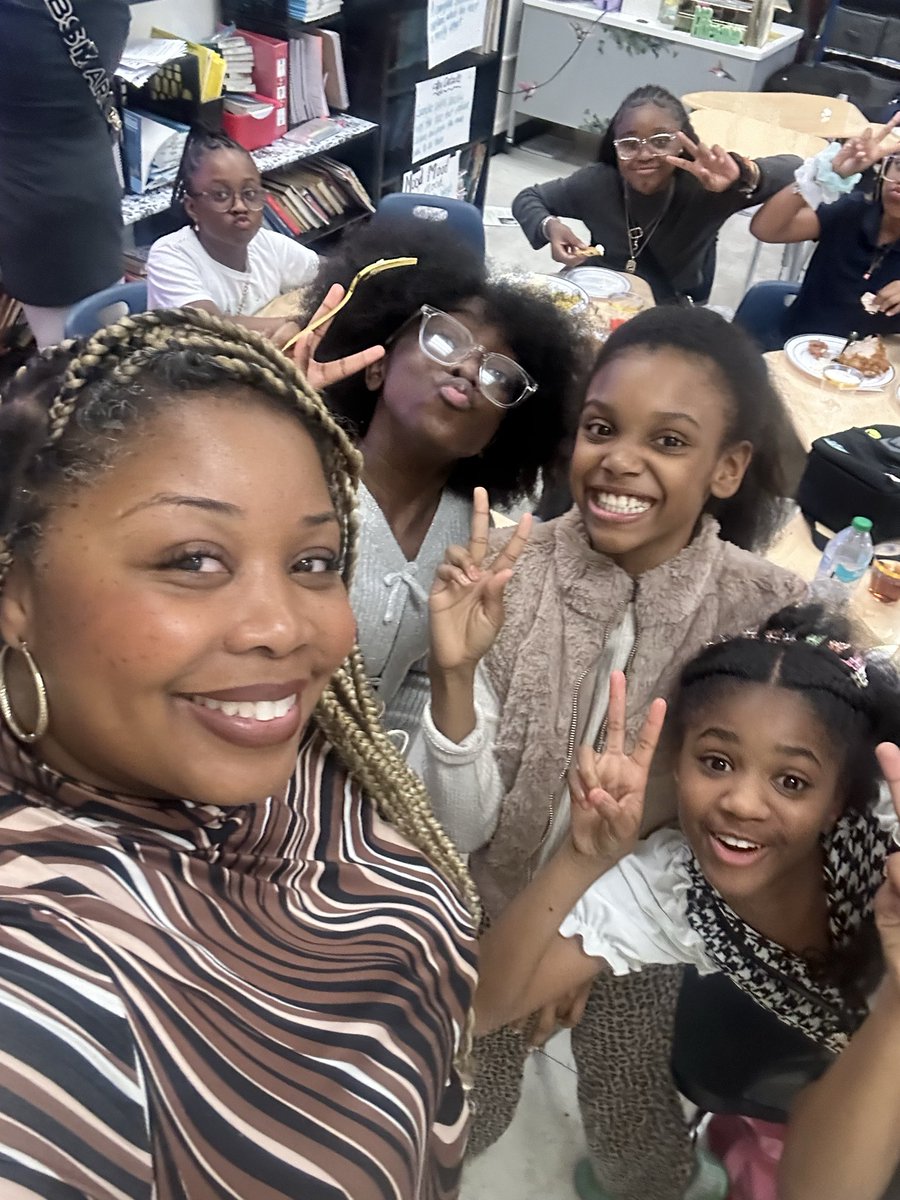 EatLoveRead247's tweet photo. Forward. 2026-27 SY 6th grade we are on our way!
#FPCSCH #FriendshipsJourneyto30 #OneFriendship #AspireMore https://t.co/CG4pegwEha