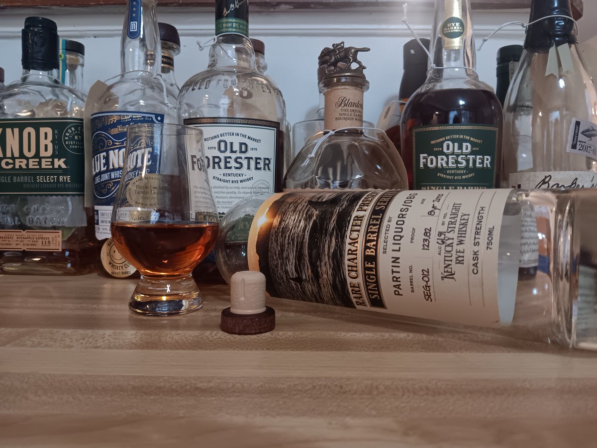 Florida_Hawkeye's tweet photo. #bottlekill Fantastic bottle of rye. https://t.co/tiMGTnKYZK