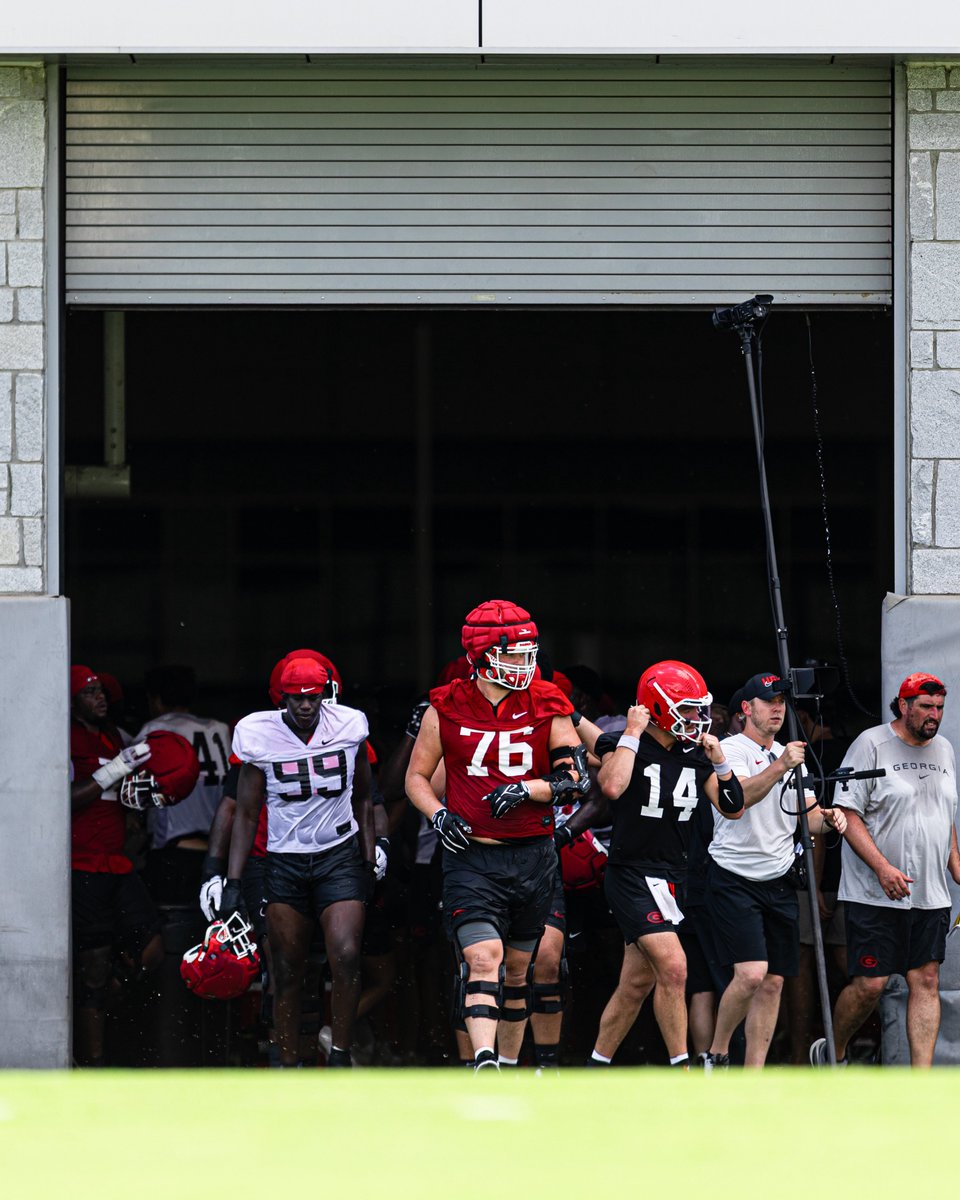 GeorgiaFootball's tweet photo. Open the gates 🚨

#GoDawgs https://t.co/wt39dXWXwa