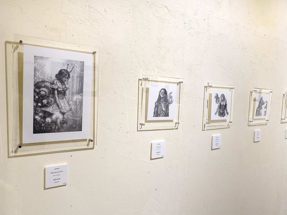 harutoki_k's tweet photo. 【出展中】
飴屋晶貴・ナカムラ佳子・高橋弘子三人展『まぼろしの世界-STRANGE DAYS』は8月9日(日)まで開催中。会期も後半戦。お見逃しなく！
今日明日は札幌も暑い予報。暑さ対策の上、札幌のギャラリー犬養へぜひお運びくださいませ。

高橋在廊予定：
8月8日(土)16:00-19:00
8月9日(日)16:00-18:00 https://t.co/rJUlWtOajZ