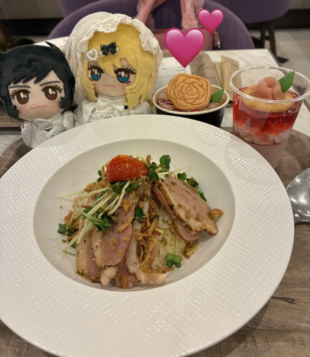 hanko244's tweet photo. 先日、念願の宝塚に行ってきました❣️中のレストランでお食事できてとても幸せ🥰
今度はぜひ観劇したいですっ💓 https://t.co/dI9CG7G6x3