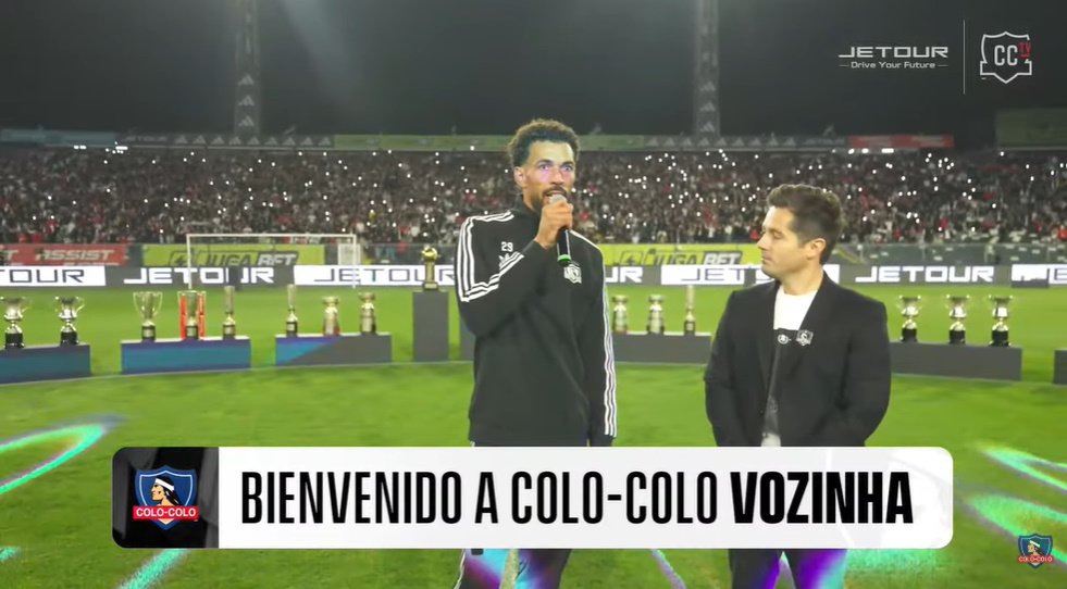 sebba_f's tweet photo. Vozinha muy emocionado en su presentación con Colo-Colo:

- "Ha sido muy, muy increíble. Estoy muy contento"

 - "Te aseguro que el chuncho no sale campeón, sale el colo si señor que temazo jajaj, lo enseñan en los colegios de Cabo Verde, historíco el remontazo del 2024" https://t.co/JhduUKpkmv
