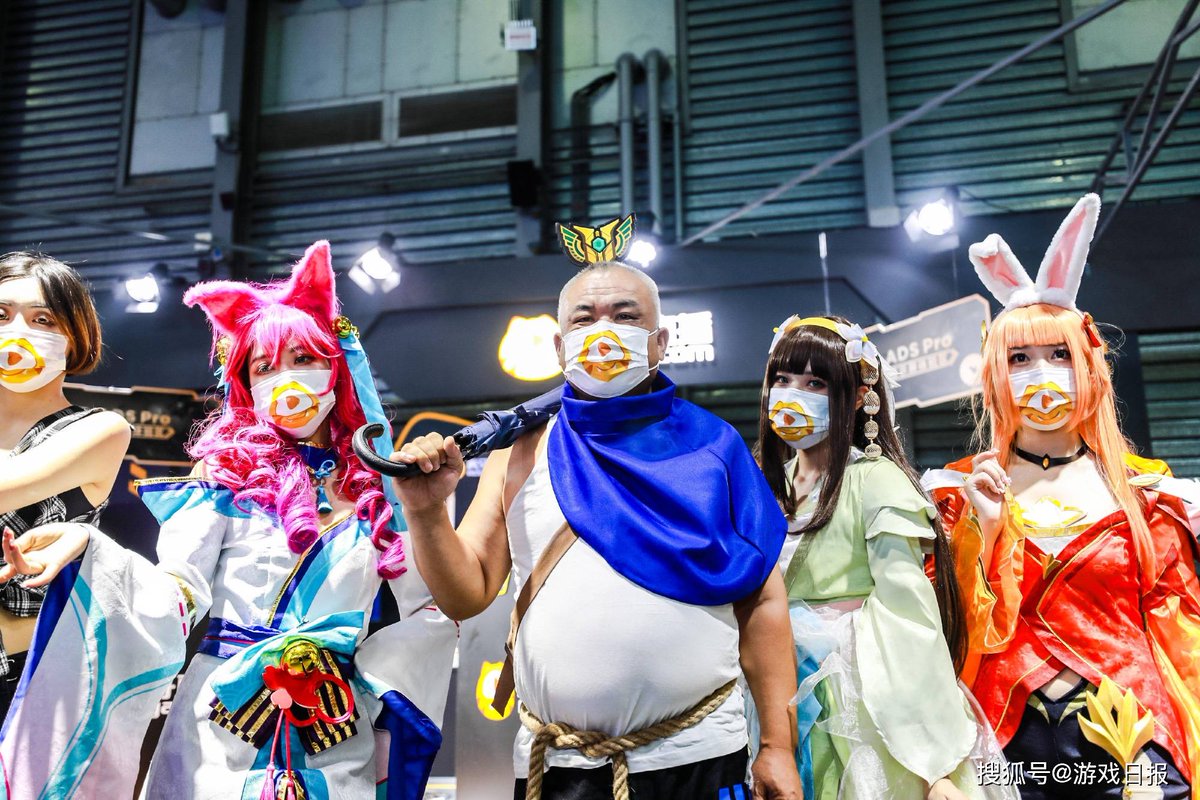 Daaon330's tweet photo. 今天的漫展太值啦！蹲到超还原的coser、抢到限定周边，还偶遇了同好搭子 圆满的周末充电完成！ https://t.co/vNru0AuS7b