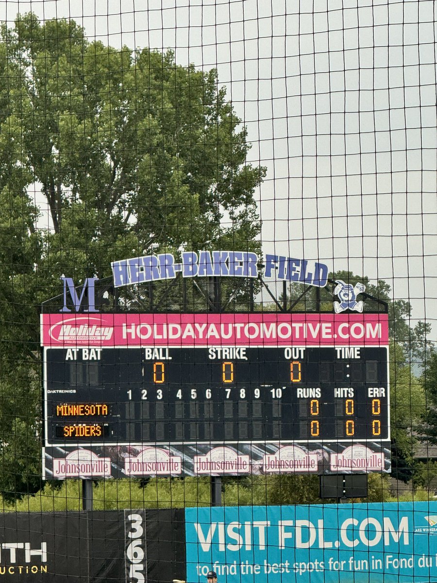 CBBArenaTour's tweet photo. @NWLbaseball between @DockSpiders and @MudPuppiesBball 

#baseball https://t.co/xV7gZIzozR