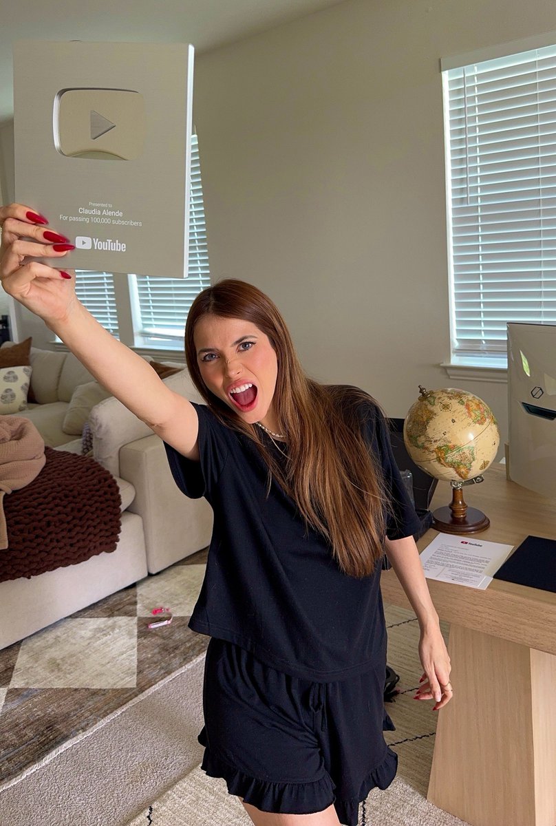 claudiaalende's tweet photo. 100K on YouTube 🥹 thank you for being here. How long have you been following me?

https://t.co/CkibfvOT8s https://t.co/MTqMVqrkXx