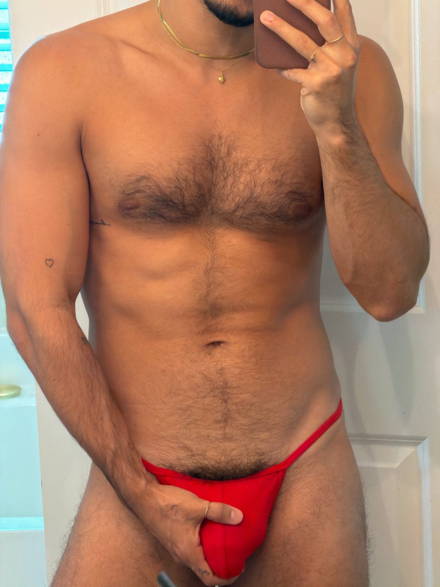 dni3d_'s tweet photo. a bit sweaty after the gym ❤️ https://t.co/5BNmFQaBIS