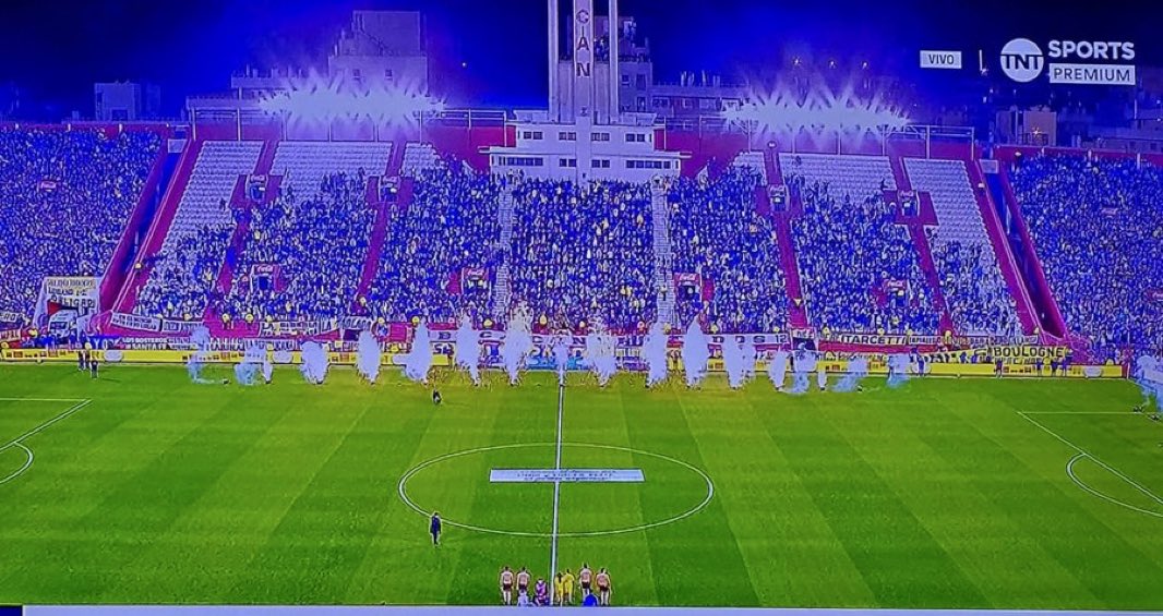 gglait's tweet photo. En Huracán entran 48 mil personas. Pasó esto. Creo entender por qué desisten de agrandar la Bombonera. Solo imaginen qué pasaría si tuvieran una cancha de 86 mil.

Buen triunfo de Boca. https://t.co/gXFt0SRs8r