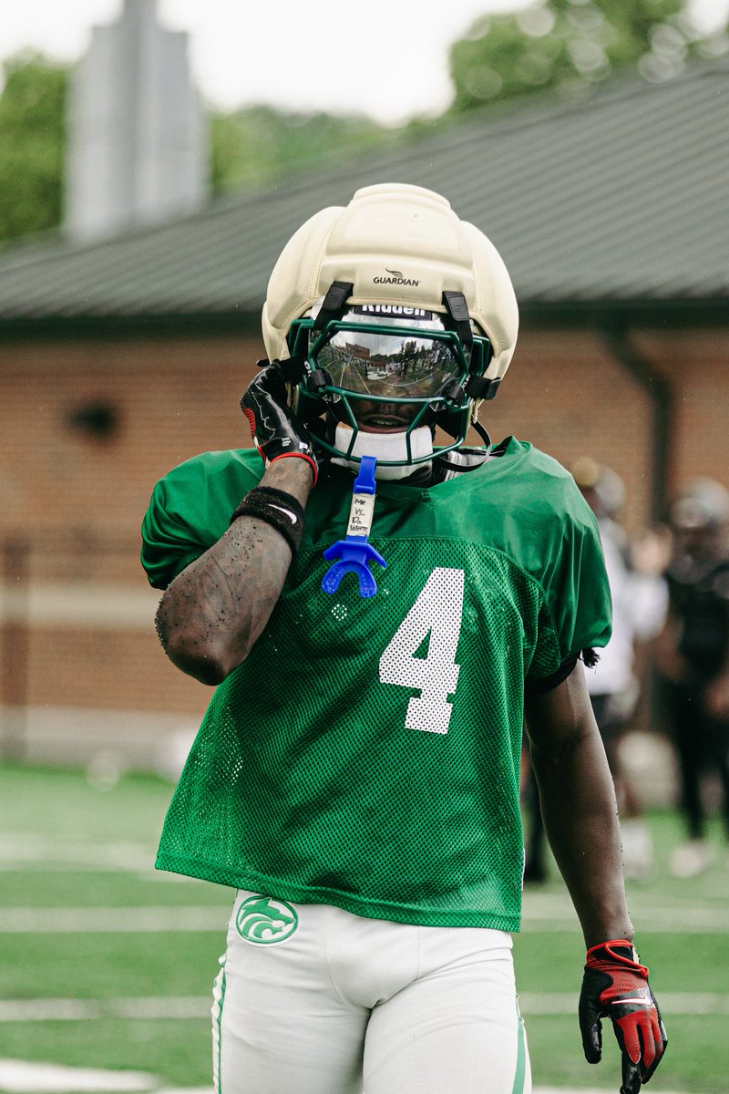 MoneyMeer34's tweet photo. 48 Hours⏳ Until The Gold Helmets Back Flying Around Making A Statement. #4BACK #BDA #BIA https://t.co/ZuY388mRaH