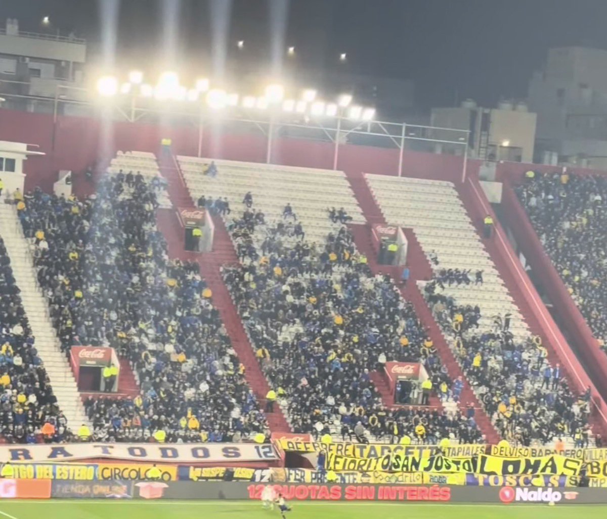 Marraxeneize's tweet photo. Lo de Riquelme con los socios es una burla. Hoy miles de abonados se quedaron afuera y las plateas no estaban llenas.

Espero que el año que viene a la hora de votar, se acuerden de todas éstas cosas. https://t.co/OEYvMuZqCv