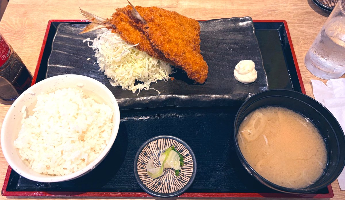 Daikichi_prkoho's tweet photo. おはようございます🧹
新名です🐎

昨日のお昼に食べた大判アジフライ！
めっちゃくちゃフワフワで美味しくて
ボリューム満点でした✨

今日もよろしくお願いします💪
#企業公式つぶやき部 #企業公式が朝の挨拶を言い合う https://t.co/y69uFngVPi