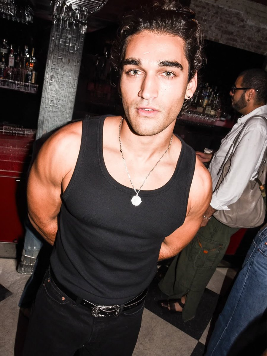 itsemily______'s tweet photo. Josh at the Abercrombie event in NYC ✨ https://t.co/3QVoqaPVMc