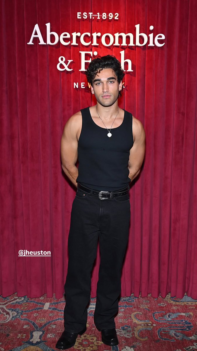 itsemily______'s tweet photo. Josh at the Abercrombie event in NYC ✨ https://t.co/3QVoqaPVMc