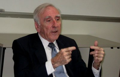 QuotesforGoal's tweet photo. "En la revolución francesa cuando subía el precio del pan le cortaban la cabeza a los panaderos, y mientras más cabezas de panaderos cortaban, más subía el precio del pan"

Armando Ribas https://t.co/sukNSjWZbS