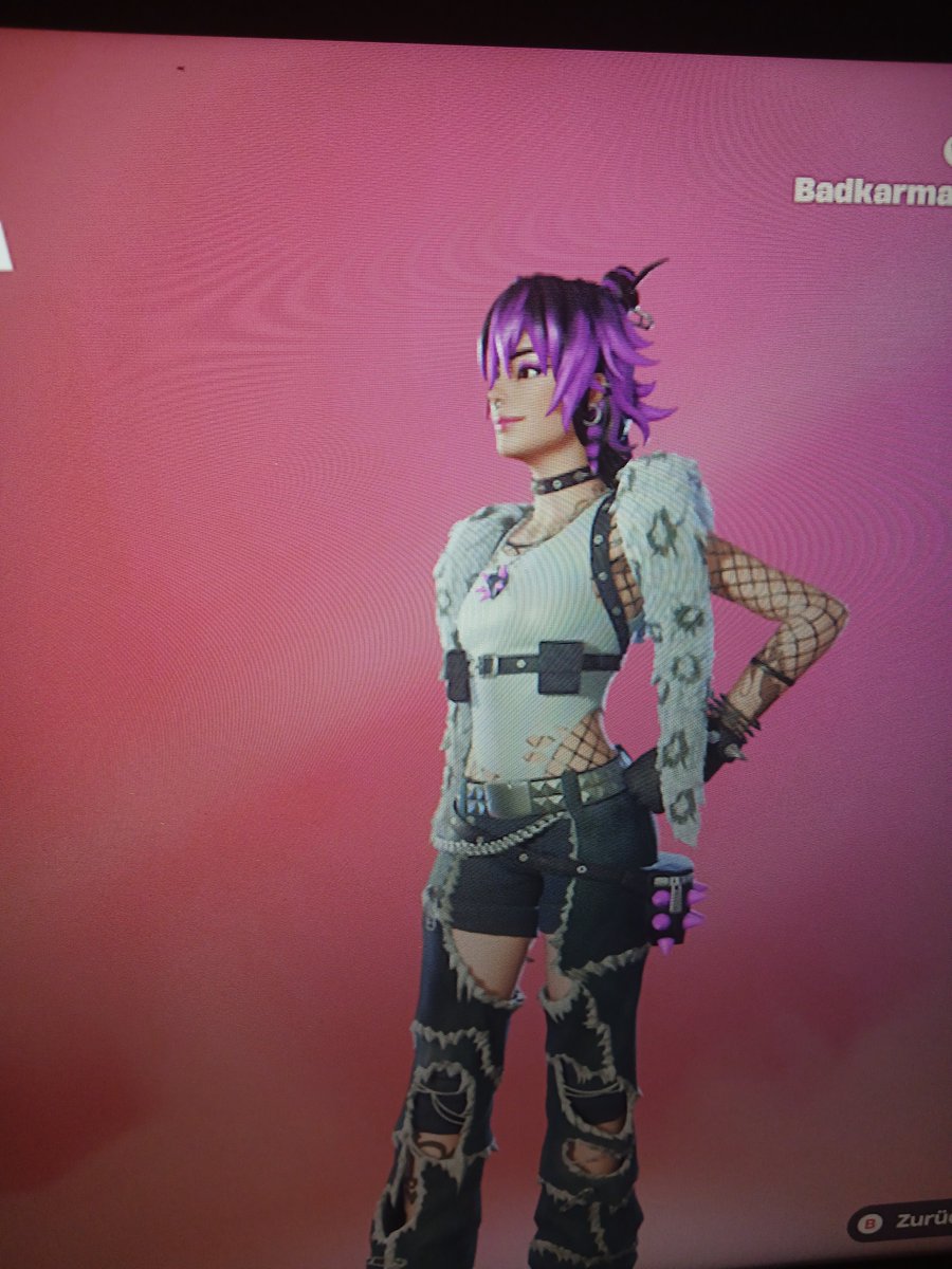 THICCFN40's tweet photo. Guys think she is good use as dance or should i safe bc i like her?! :3 https://t.co/C1ObbeUxUE
