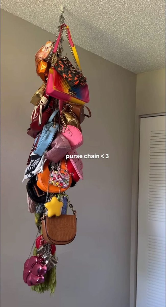 layxsnv's tweet photo. DIY purse chain sooo cutesy👛👜🎀⛓️‍💥 https://t.co/e4f2AHyreA