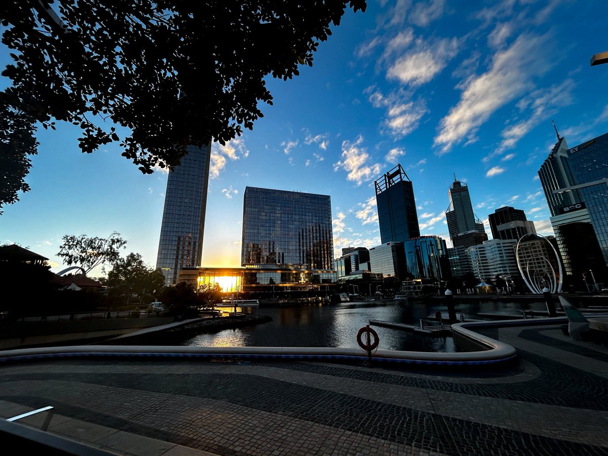 freopics_'s tweet photo. My new wallpaper #perthcity https://t.co/eB5EdsibP6