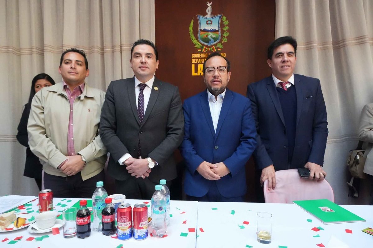 goblpz's tweet photo. La Gobernación de La Paz, junto a CADINPAZ y el Gobierno Nacional, lanzó la ruta "Reactiva La Paz – Aguante Collita", una iniciativa que recorrerá siete municipios para impulsar la economía, fortalecer a los productores y reactivar el comercio departamental.
#UnidosNadaNosDetiene https://t.co/H0Ck4CIjhm
