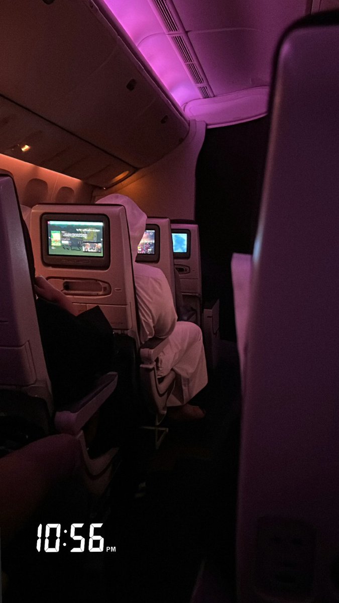 Nhf9i's tweet photo. catching flights, not feelings 🌟 https://t.co/Pm42JhVp10