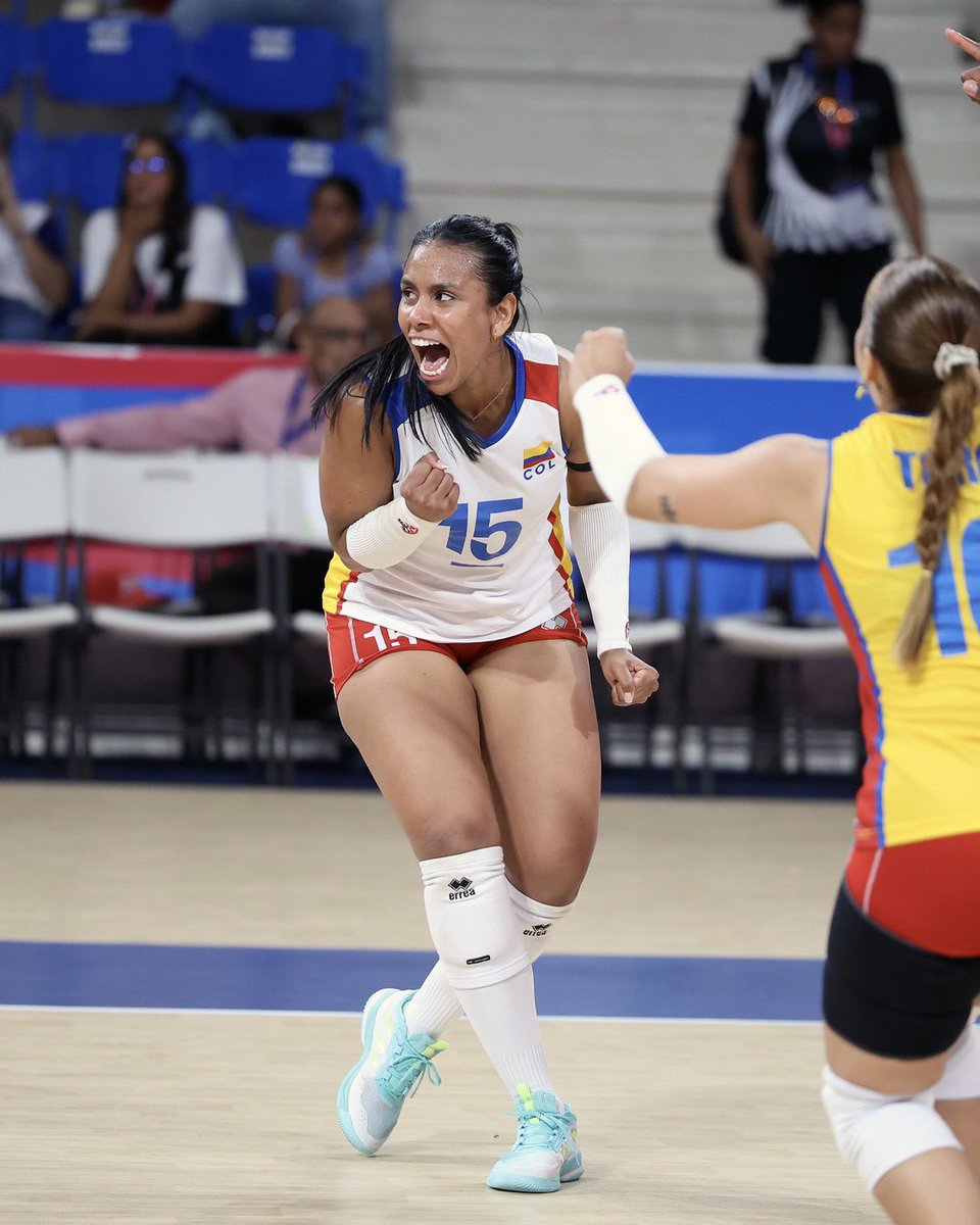 AlianzaLimaVB's tweet photo. 🌎 𝐉𝐔𝐄𝐆𝐎𝐒 𝐂𝐄𝐍𝐓𝐑𝐎𝐀𝐌𝐄𝐑𝐈𝐂𝐀𝐍𝐎𝐒 𝐘 𝐃𝐄𝐋 𝐂𝐀𝐑𝐈𝐁𝐄 @SDQ2026 

La selección colombiana 🇨🇴, liderada por su capitana María Alejandra Marín, venció 3-0 a México para terminar como líder del Grupo A y avanzar a las semifinales. 👏🏾

¡Ahora, las 'cafeteras' buscarán un lugar en la gran final! 🏐⭐️

📸 @Norceca_Info