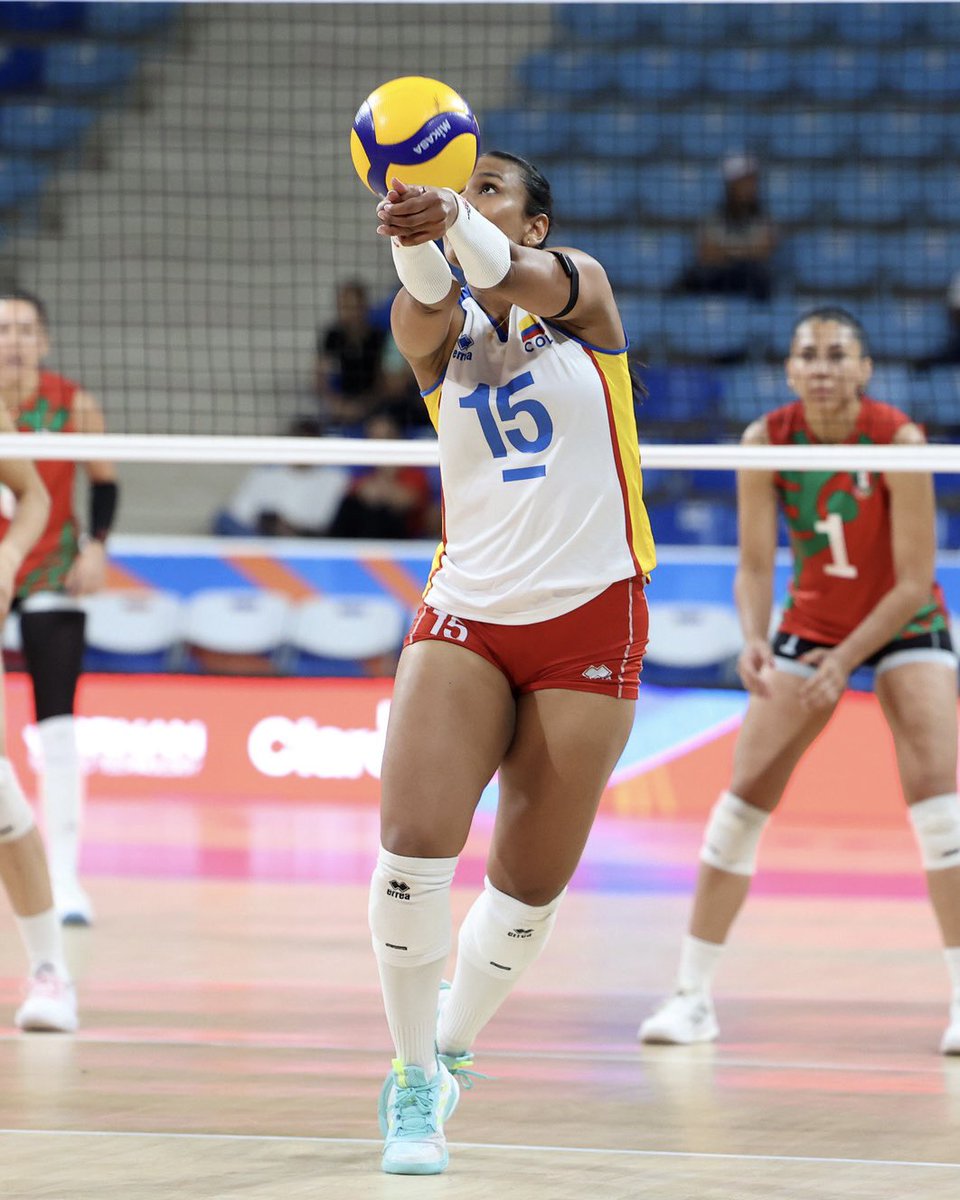AlianzaLimaVB's tweet photo. 🌎 𝐉𝐔𝐄𝐆𝐎𝐒 𝐂𝐄𝐍𝐓𝐑𝐎𝐀𝐌𝐄𝐑𝐈𝐂𝐀𝐍𝐎𝐒 𝐘 𝐃𝐄𝐋 𝐂𝐀𝐑𝐈𝐁𝐄 @SDQ2026 

La selección colombiana 🇨🇴, liderada por su capitana María Alejandra Marín, venció 3-0 a México para terminar como líder del Grupo A y avanzar a las semifinales. 👏🏾

¡Ahora, las 'cafeteras' buscarán un lugar en la gran final! 🏐⭐️

📸 @Norceca_Info