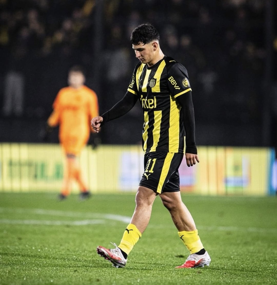 frabigol's tweet photo. Los hinchas de Peñarol lo aman, tan solo necesito 5 (cinco) partidos para ganarse la titularidad, dar asistencias y hacer un gol en UNA FINAL.

Escandaloso nivel de Cristian Leonel Jaime en Peñarol, otro pibe relegado en River para que juegue Galoppo. Echado del club por Coudet. https://t.co/Z2C7WHkTvU