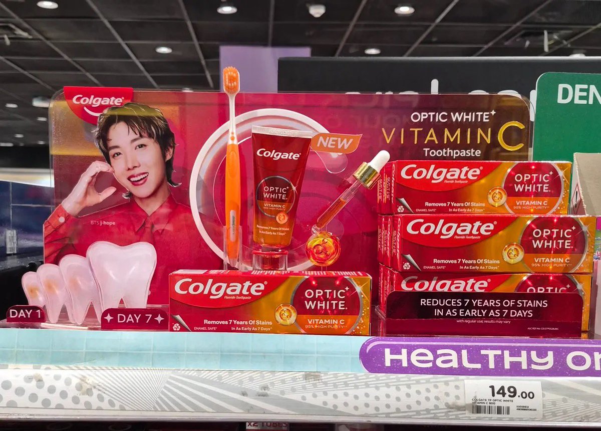 HobiCasa's tweet photo. Philippines started to roll out j-hope merchandise display 😍 The first photo was in Watsons retail store in Gateway Mall in Manila

( 2nd) The Digital pillar ad is in Mong Kok MTR Station in Hong Kong  

(3rd) An ARMY completing a heart sign with hobi 

#jhopexColgate https://t.co/Huj3qorXj4