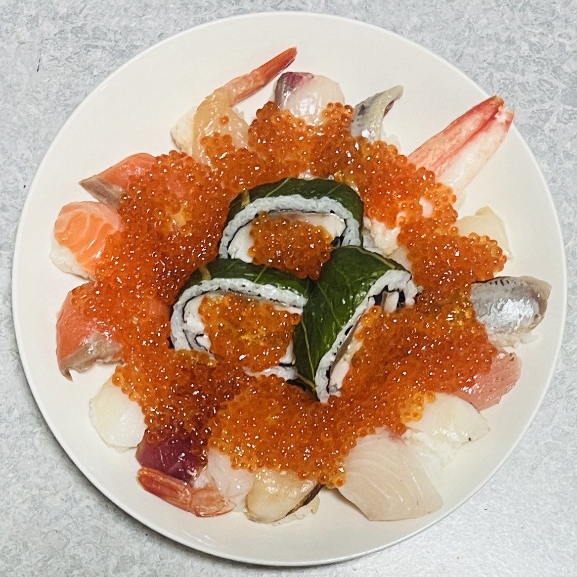 mutsuki888's tweet photo. 【2026年8月4日】
朝に無塩トマトジュース🍅

お昼に丼丸のサーモン三昧に頂き物のイクラを乗せて🐟

夜はテイクアウトのお寿司に頂き物のイクラを乗せて🍣

食べログはコメント欄に🍽️

食事記録はカロミルを利用 https://t.co/qGqi7HJ26h
