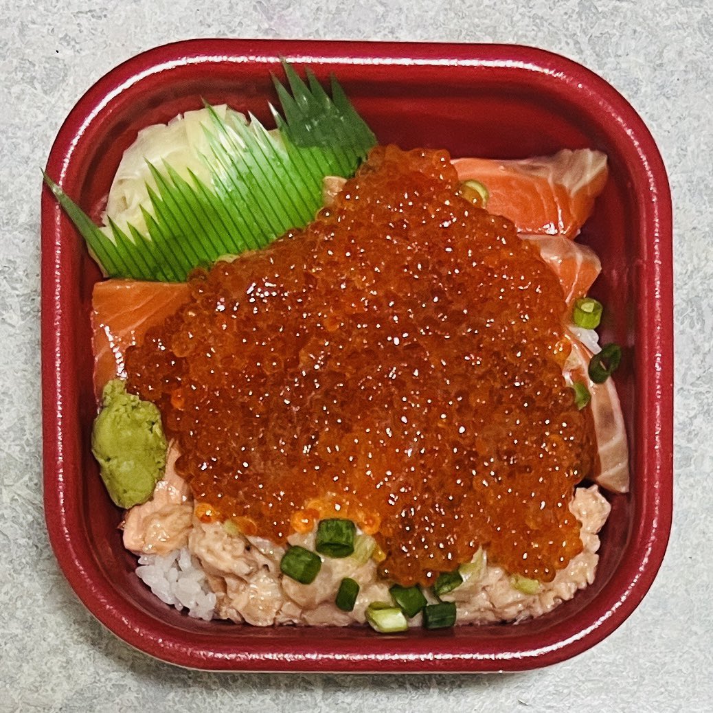 mutsuki888's tweet photo. 【2026年8月4日】
朝に無塩トマトジュース🍅

お昼に丼丸のサーモン三昧に頂き物のイクラを乗せて🐟

夜はテイクアウトのお寿司に頂き物のイクラを乗せて🍣

食べログはコメント欄に🍽️

食事記録はカロミルを利用 https://t.co/qGqi7HJ26h
