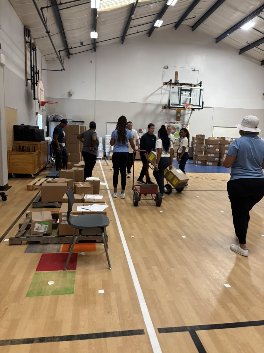 MGomez2k2's tweet photo. @ConferenceUSA Thank you dedicating time and serving  our @BrownElementary community. https://t.co/7M3eMfBqE3