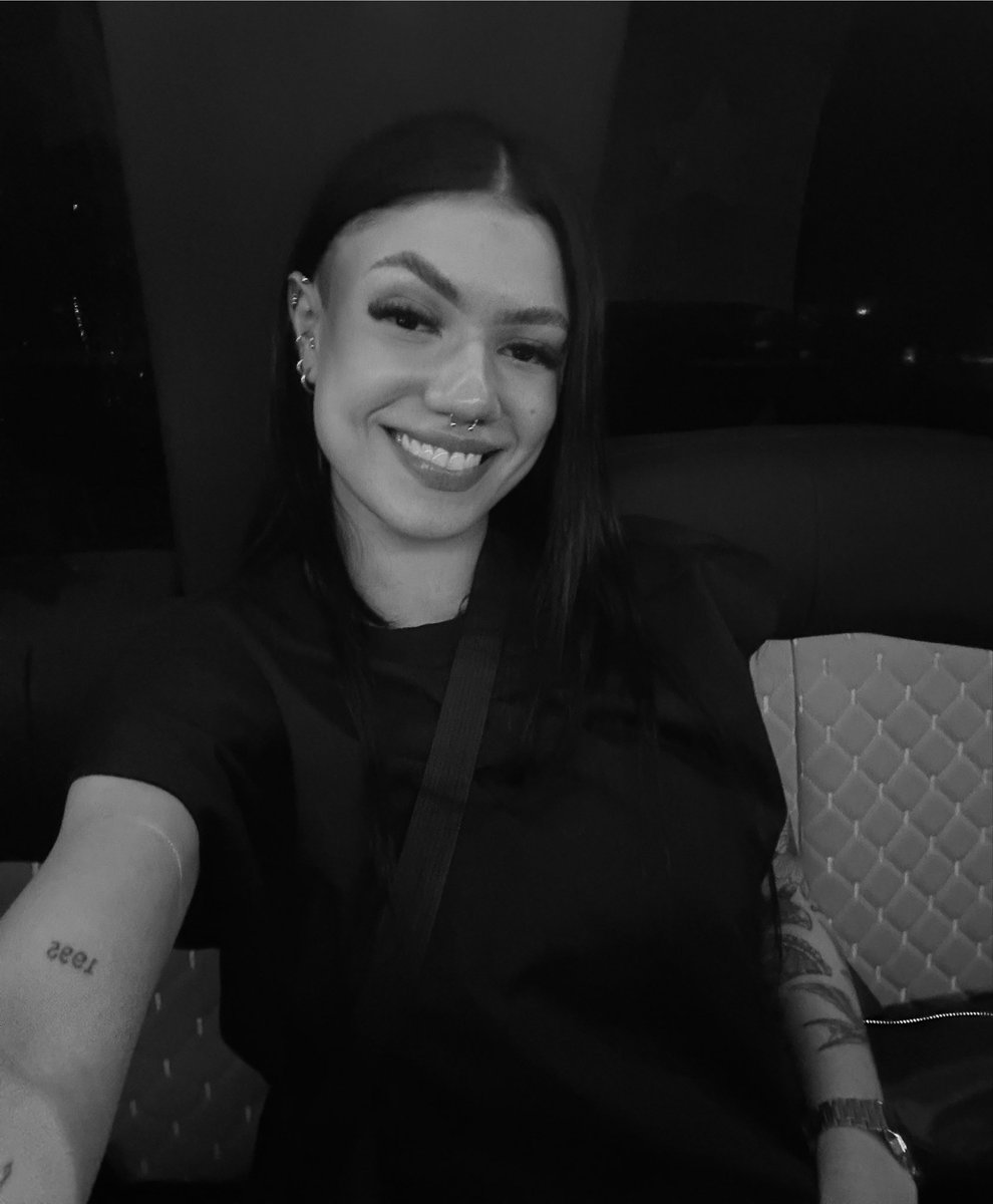 _sophiiam_'s tweet photo. 🎱 https://t.co/XlSsm1mrte