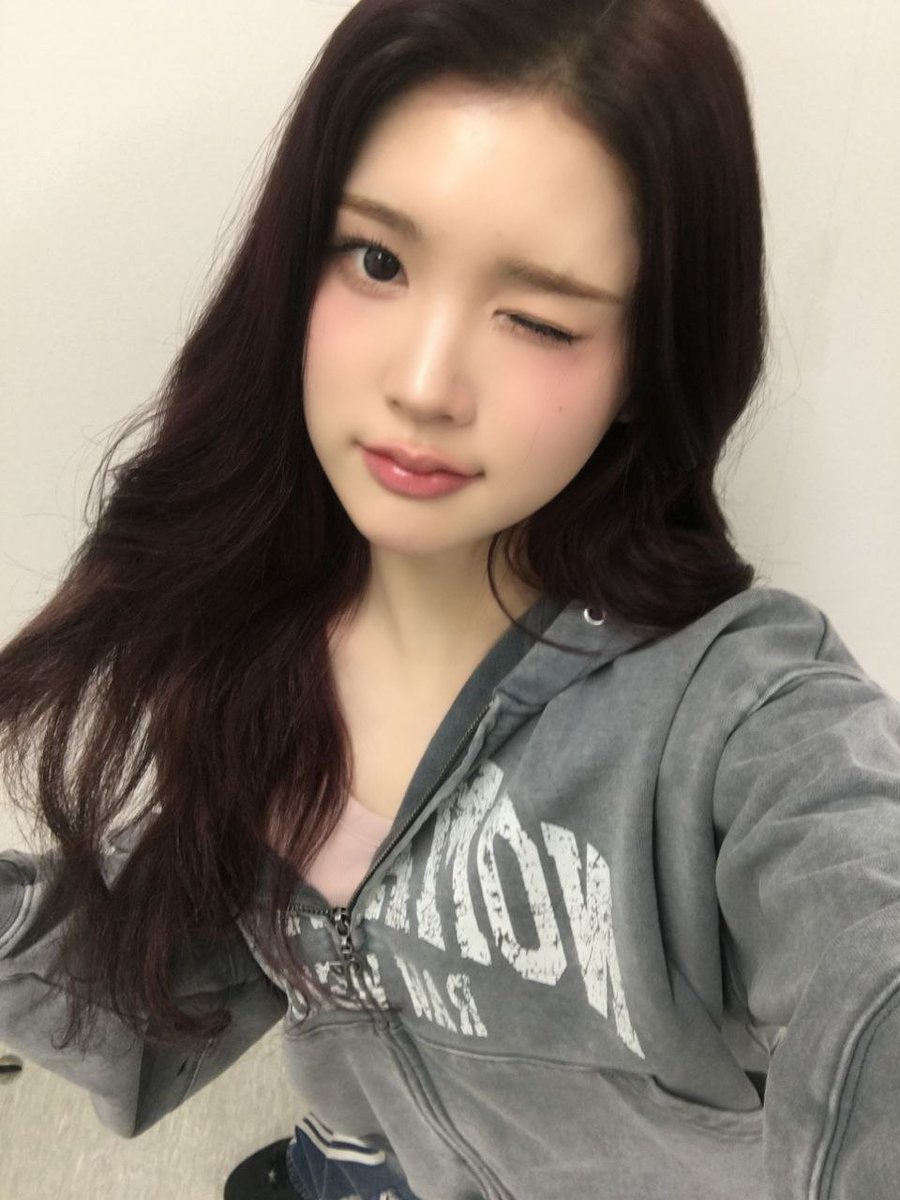 rohyunaw's tweet photo. ♡ moning moning moots 😌 https://t.co/1e21kOp62x