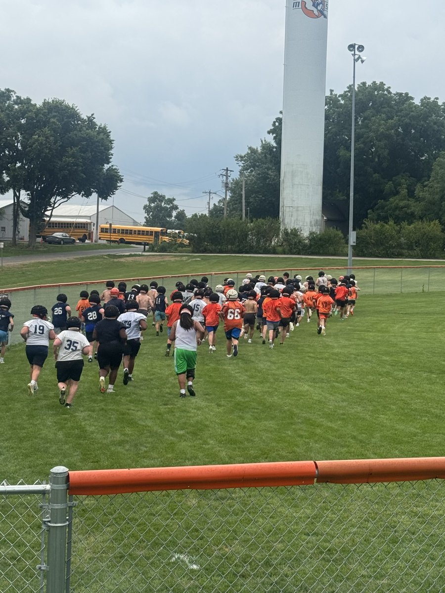 MSBulldogFTBL's tweet photo. THANK YOU BULLDOG NATION !!!
-Earn your jersey 2026
GO BULLDOGS!!!
#FamilyStrong https://t.co/vdcVRIN9jO