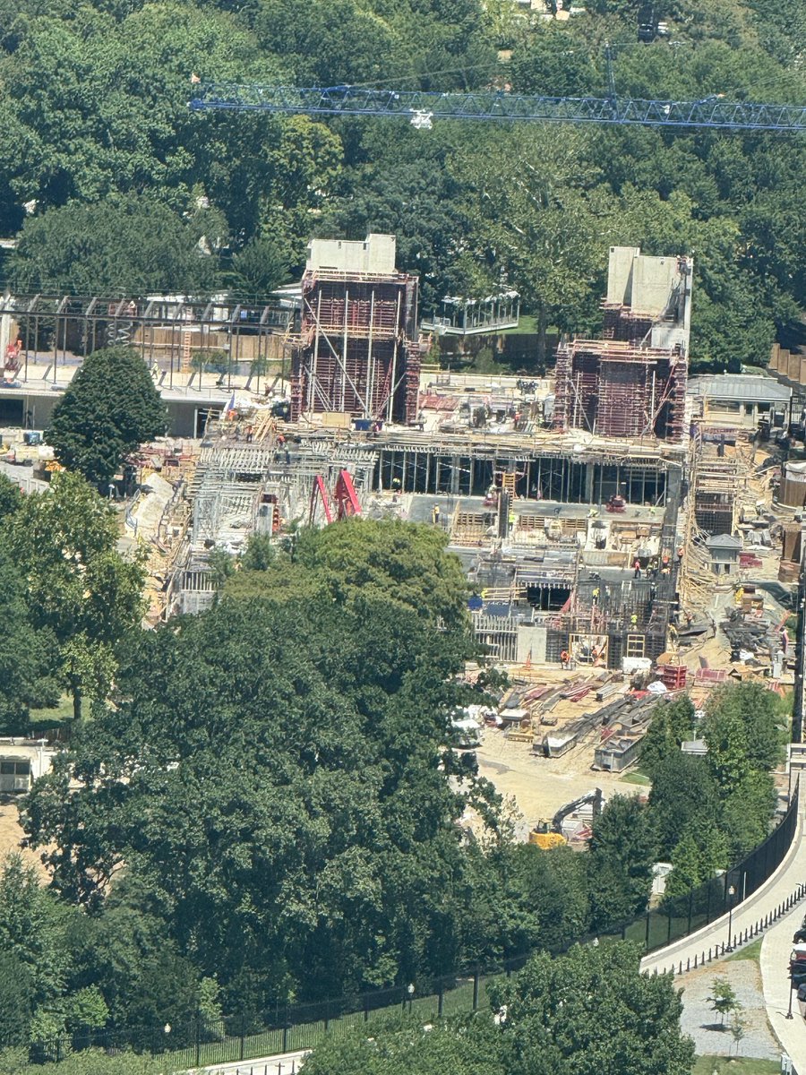 HackingButLegal's tweet photo. This recent photo of the White House looks a lot like what I imagine the Flight 93 hijackers wanted on 9/11/2001. https://t.co/CGPzlJLbJl