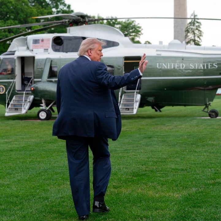 NoLieWithBTC's tweet photo. Breaking: A helicopter carrying Donald Trump just came within less than a mile of colliding with a jet in a major security incident over Washington, DC. https://t.co/9SQruoNt2C