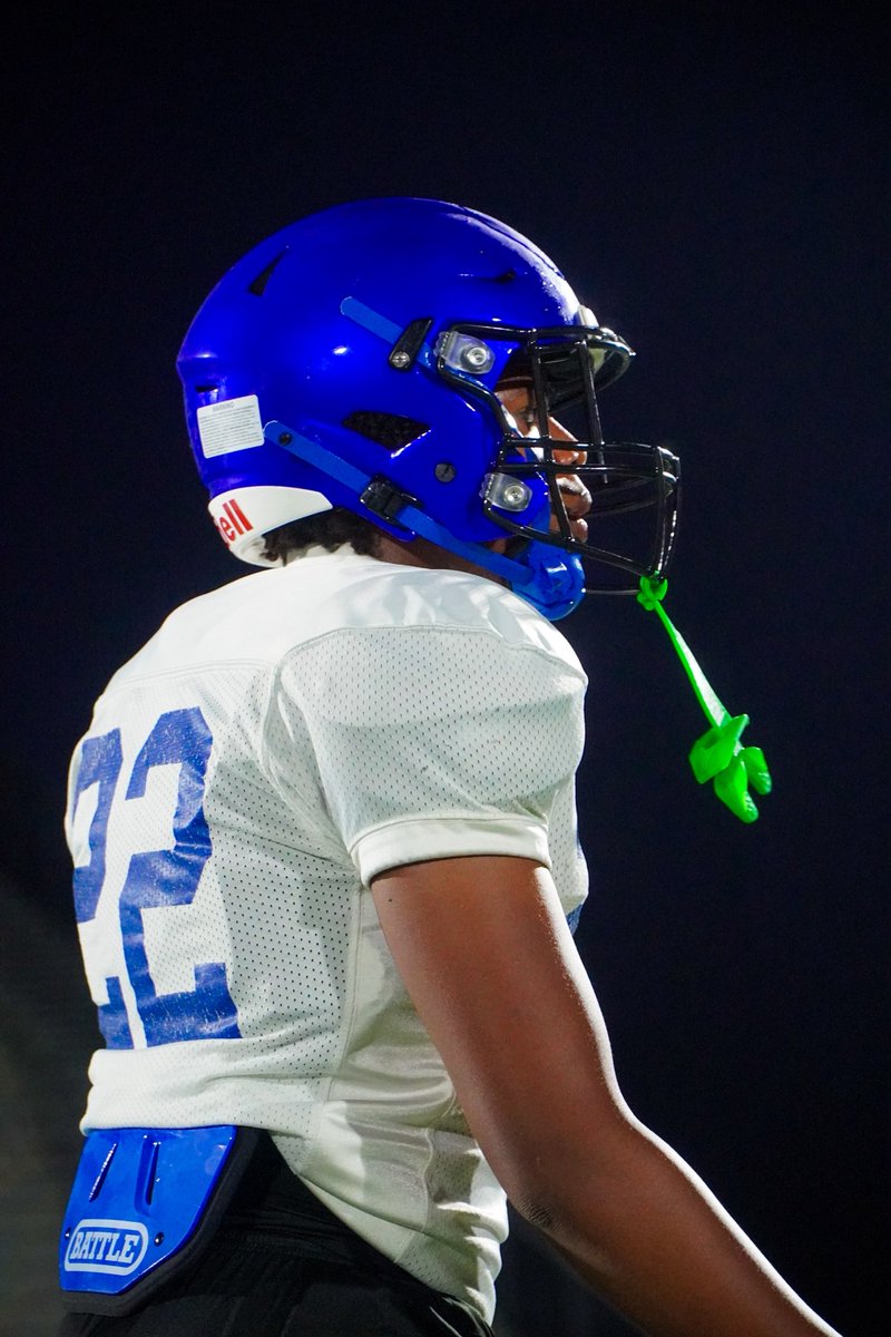 BCHSFBall's tweet photo. Shoulder pads: ACTIVATED 😤 #BFND https://t.co/Hyq6VHxMHh