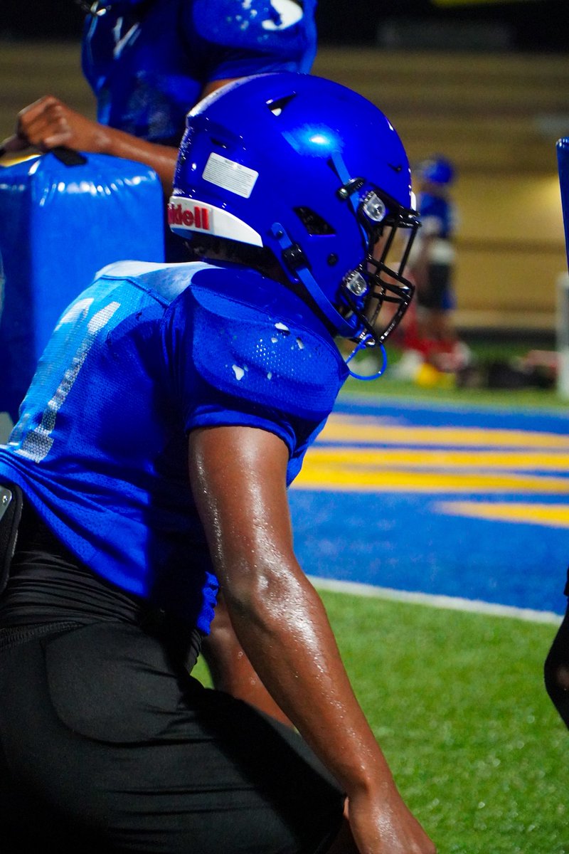 BCHSFBall's tweet photo. Shoulder pads: ACTIVATED 😤 #BFND https://t.co/Hyq6VHxMHh