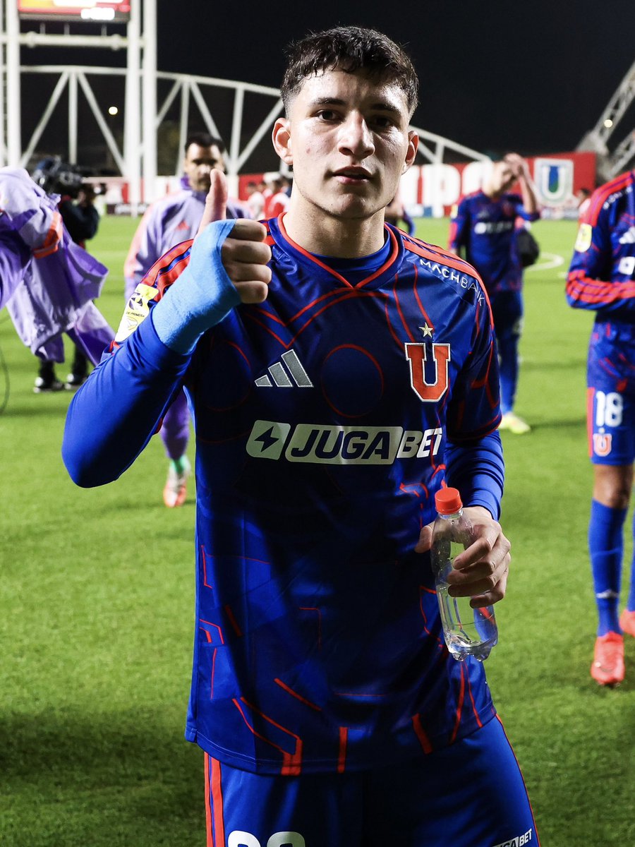 udechile's tweet photo. ¡Siempre nosotros! 👊🏼🔵🔴

¡VAMOS BULLA! 🤘🏼 https://t.co/akEayTRDCV
