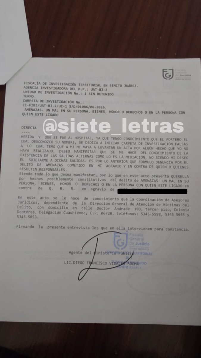 siete_letras's tweet photo. Denuncian AMENAZAS contra vecinos que temen DESPOJOS:

Habitantes de Patricio Sanz 529, @En_laDelValle, acusan presuntas complicidades entre porteros, administradores y @HugoTorresCDMX para intimidarlos  y sacarlos del edificio (en proceso de rehabilitación por sismo). https://t.co/hNLEEwO0E2