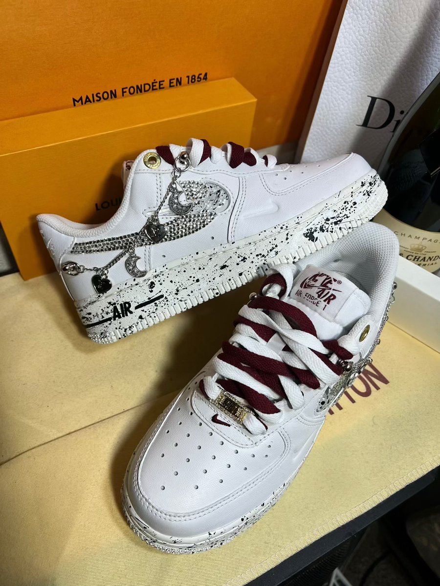naokinng1111's tweet photo. 本職はリノベーションの施工設計の自営
趣味でスニーカーやバッグのペイントしてます！オーダーはDMからでもTiktokからでも！よろしくお願いいたします🙇‍♀️
各種SNS↓↓↓
https://t.co/ArIGeNNDRM https://t.co/aIdCbYd6rj