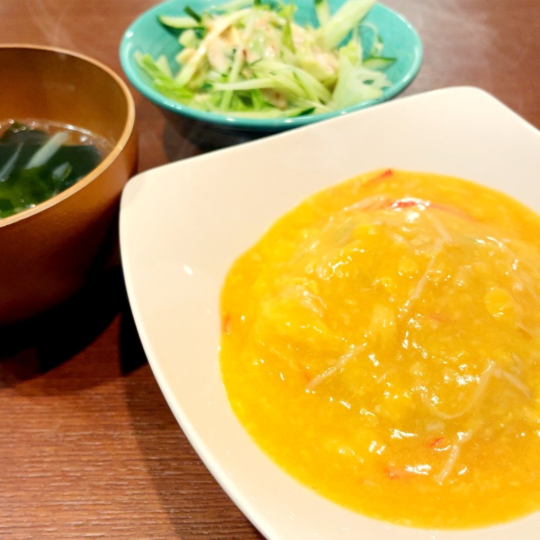 topusu's tweet photo. ブログ公開しました✨
とろとろ卵のかに玉チャーハン｜濃厚餡の簡単レシピ・作り方
【#時短 #かに玉 #チャーハン #かにかま】

ご飯にも餡にもかにかまを使っているので、しっかり”かに玉感”が楽しめる1品。

レシピはこちら👇
https://t.co/PU2VUKHKU7 https://t.co/mtkzglTIOZ