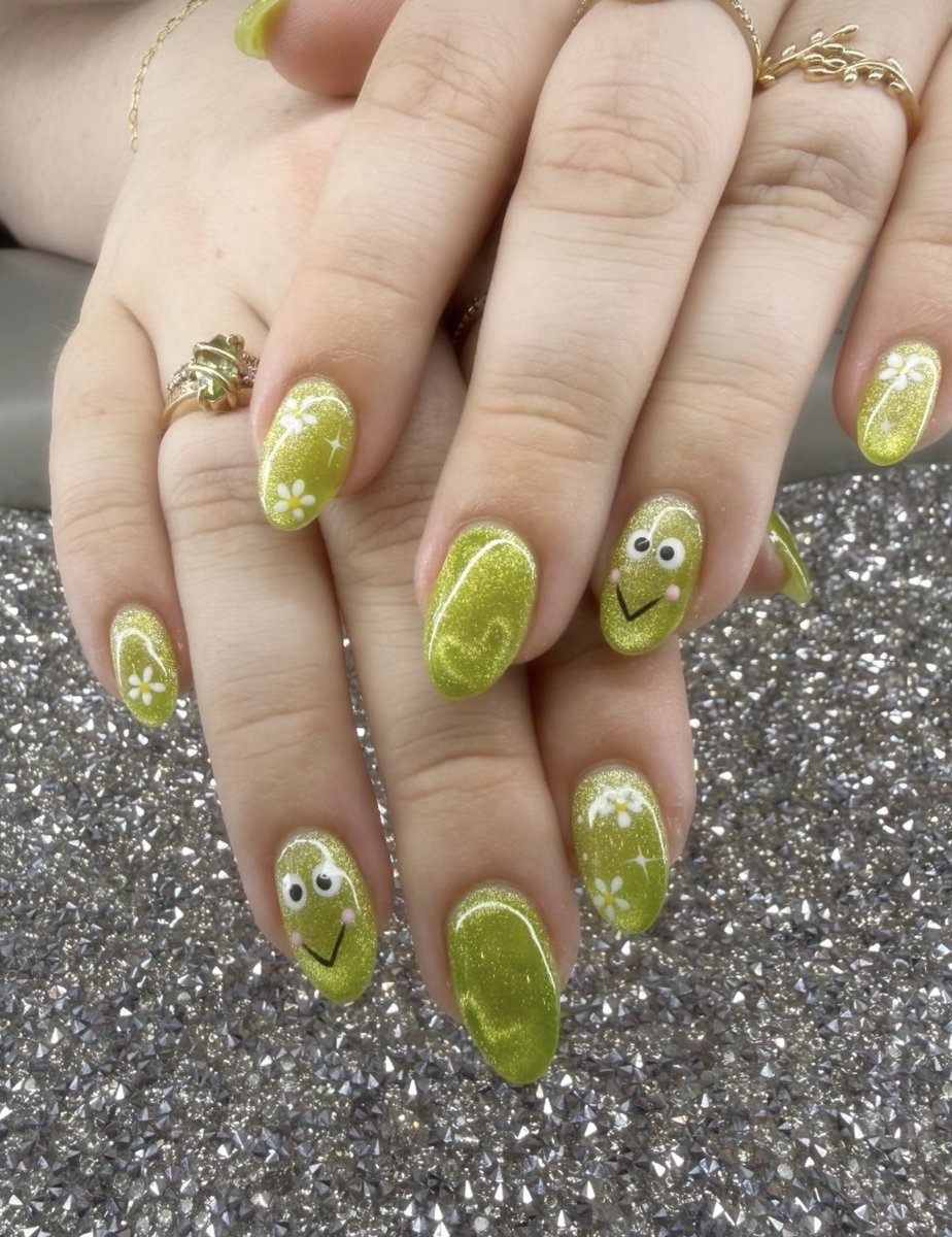 justotherdays1's tweet photo. keroppi nails! https://t.co/69ocpQyKxa