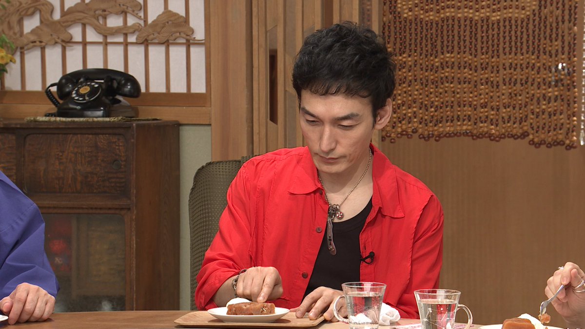 usakame_ytv's tweet photo. 明日の #うさかめ をちょい見せ👀

　うさかめ海外企画🌍
　➰in フランス🇫🇷➰
　　　　
#植野行雄 がパリでクイズ探し🔍

￣￣￣￣￣￣￣￣￣￣￣￣￣
 日本ではお馴染みの〇〇が
 フランスには無い⁉️
＿＿＿＿＿＿＿＿＿＿＿＿＿

あす ひる0時35分〜

#草彅剛 #海原やすよともこ #すゑひろがりず https://t.co/VTqOKdMxLn
