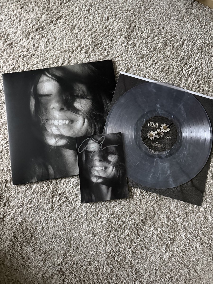 notearsgrandee's tweet photo. both of theses petal variants are so gorgeous like i’m obsessed https://t.co/sGZrUYVLjj