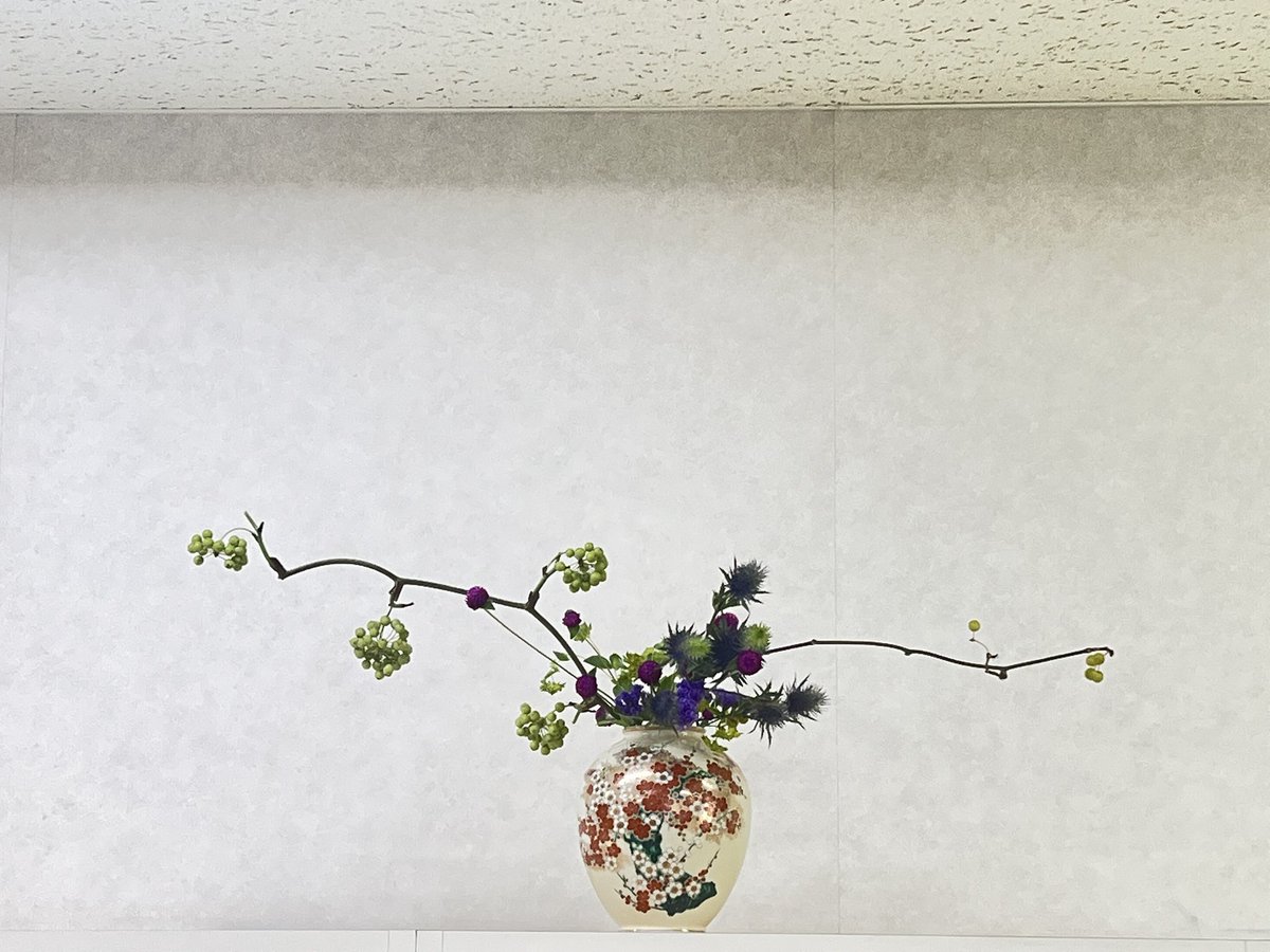 ikerpepp1's tweet photo. いけばな教室

生徒さん作品

7月の熱中症になりそうな日

休み休み、無理の無いように

お稽古いたしました https://t.co/ijenA1ibP2