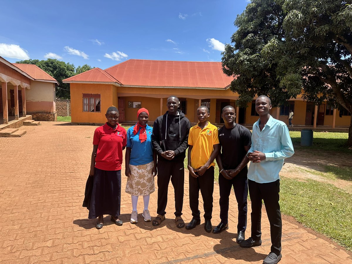 HopeUganda2's tweet photo. Today's Scripture:

The LORD is my light and my salvation—so why should I be afraid? The LORD is my fortress, protecting me from danger, so why should I tremble?(Psalm 27:1, NLT). https://t.co/AYO7VWnylU
