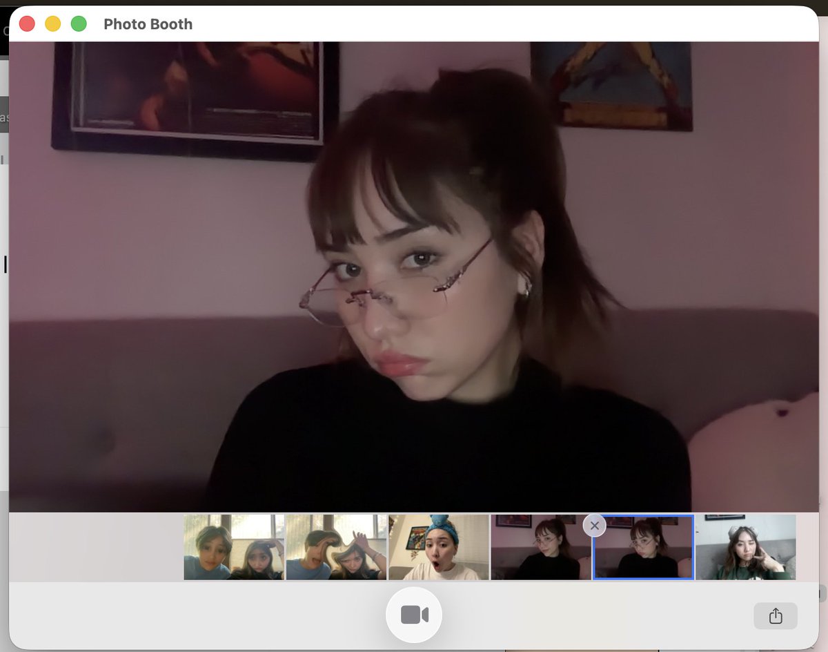 jellyroki's tweet photo. lowkey the choppy bang was a look idk https://t.co/GWqzvJL4TY
