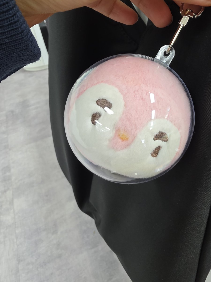 dks_S2_0's tweet photo. 갇힌 핑귀니.. 너모 귀엽잔하🩷 https://t.co/LyhQqM1fiv