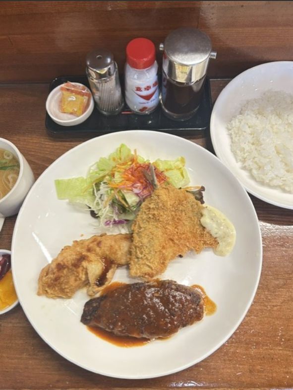 SEIDASHver5's tweet photo. 柏の葉の人気洋食店カマヘイでランチ🍳 名物ハンバーグは濃いめの味付けでご飯が進む…!自家製プリンは昔ながらの固めで趣あり🍮行列できる��由が食べて分かった。駐車場少なめ&amp;並ぶので11時台推奨! 📍柏の葉 #柏グルメ #洋食 https://t.co/CxC2yQrQ54