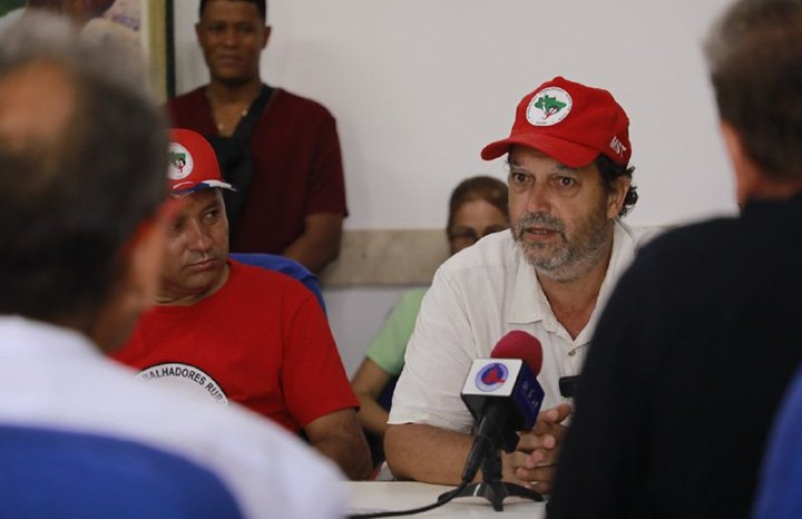 MINSAPCuba's tweet photo. 🇧🇷💊  🇨🇺 Entrega Movimiento Sin Tierra donativo de medicamentos

🏥 Hospital Clínico Quirúrgico Hermanos Ameijeiras recibió hoy un donativo de más de siete toneladas de medicamentos enviado por el Movimiento de los Trabajadores Rurales Sin Tierra (MST) de Brasil.

#CubaPorLaVida https://t.co/psda3TGApm