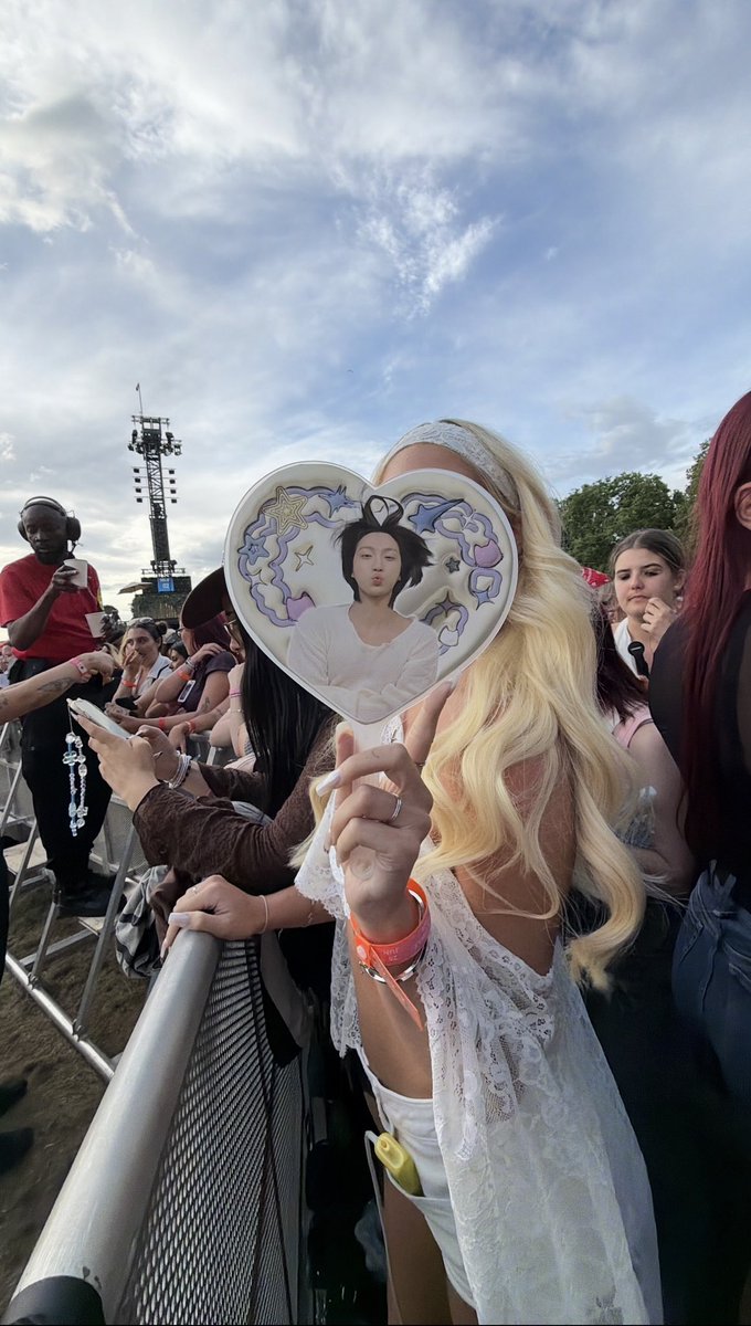 platinumhwaa's tweet photo. 🐚poppy
20 | uk | she/her

🪽ateez ult + multi (bts, piwon etc)
🪽seonghwa biased (sansang wreckers)
🪽concert addict
🪽fancams/gig content

not new to stan twt
like/rt for fb!
bmf 🤍

#atinytwt #mootshunt #kpoptwt #ateez #seonghwa https://t.co/yuvRMPq9cV